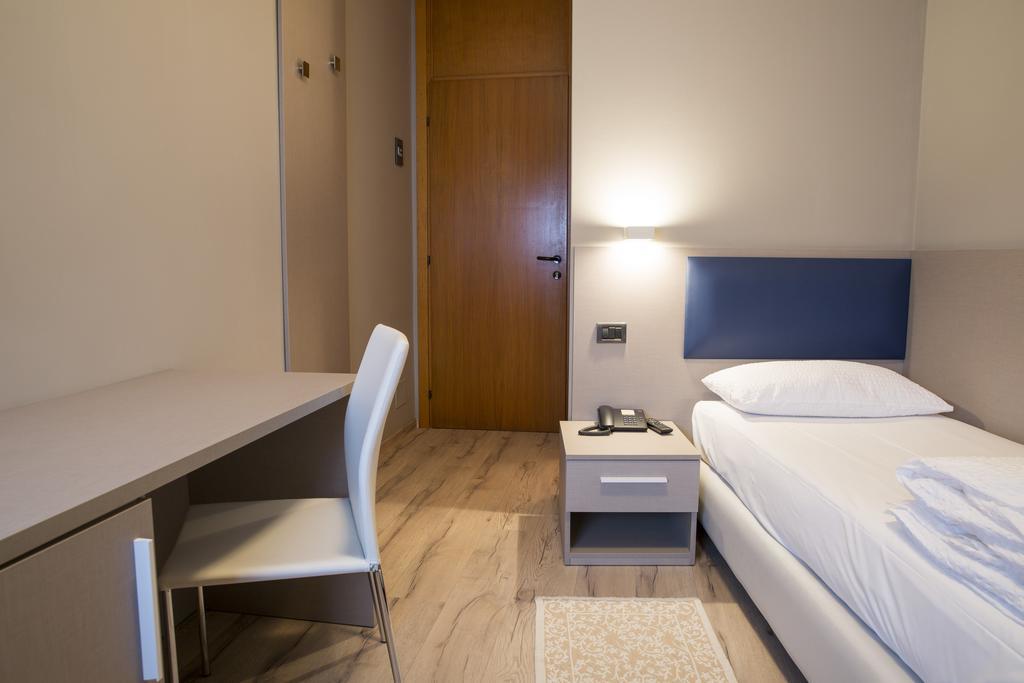 Albergo Montenegro Maniago Exteriör bild