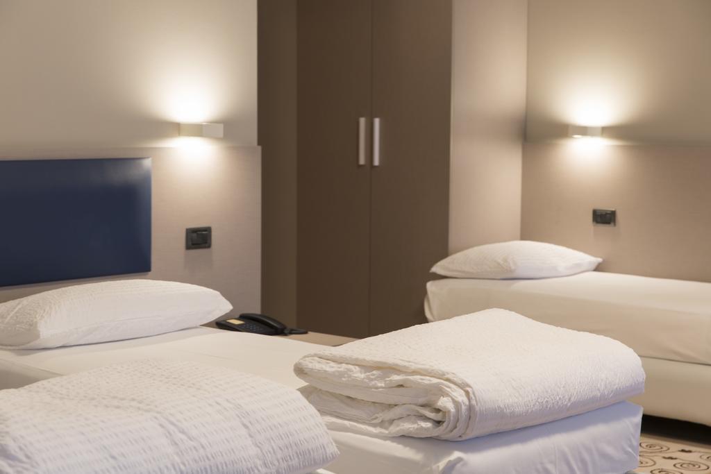 Albergo Montenegro Maniago Exteriör bild